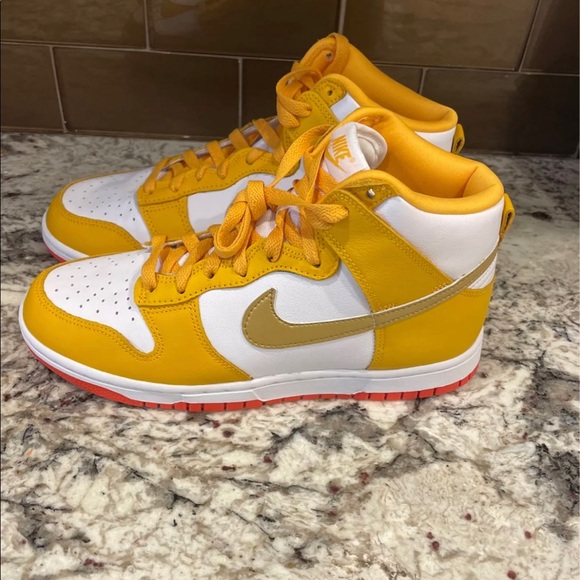 Womens Nike Dunk High. Sold out in stores - Picture 2 of 6